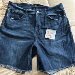 Judy Blue Women's Frayed Hem Jean Shorts - Deep Blue